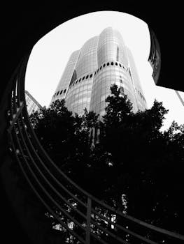  政策基调稳健宽松，市场预期逐步改善；地缘风险犹存，需警惕外部传导。 股票财经 政策基调稳健宽松，市场预期逐步改善；地缘风险犹存，需警惕外部传导。 股票财经