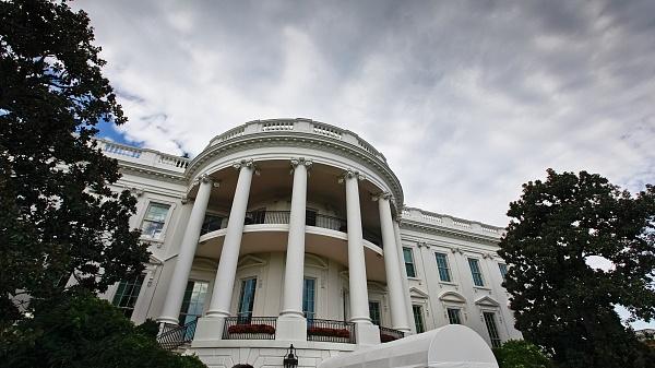  【深度拆解】油价暴涨背后的能源安全博弈：白宫应急预案全景透视 股票财经