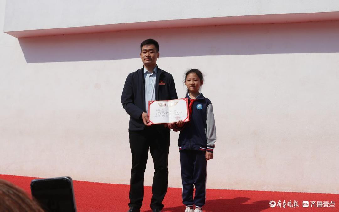  那罐糖的故事：一位小学生如何用最甜的方式，唤醒了一座城的记忆 情感心理