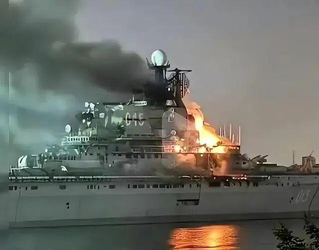  5700人的海上孤岛：福特号上的绝望与对峙 新闻