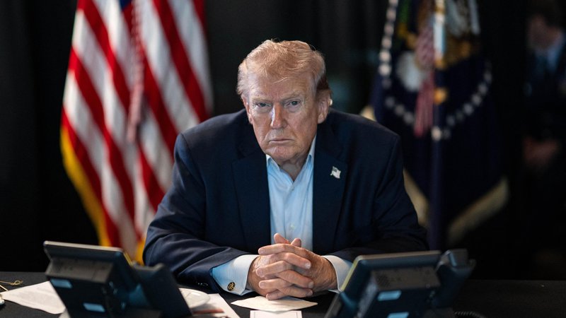  【深度复盘】科技股抛售潮下的市场逻辑：纳指回调、贵金属新高与板块轮动全解析 股票财经 【深度复盘】科技股抛售潮下的市场逻辑：纳指回调、贵金属新高与板块轮动全解析 股票财经