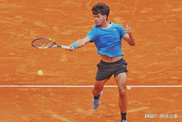  【技术深度】阿尔卡拉斯红土送蛋背后的数据密码：300胜与大师赛四强门槛的科学解析 体育新闻